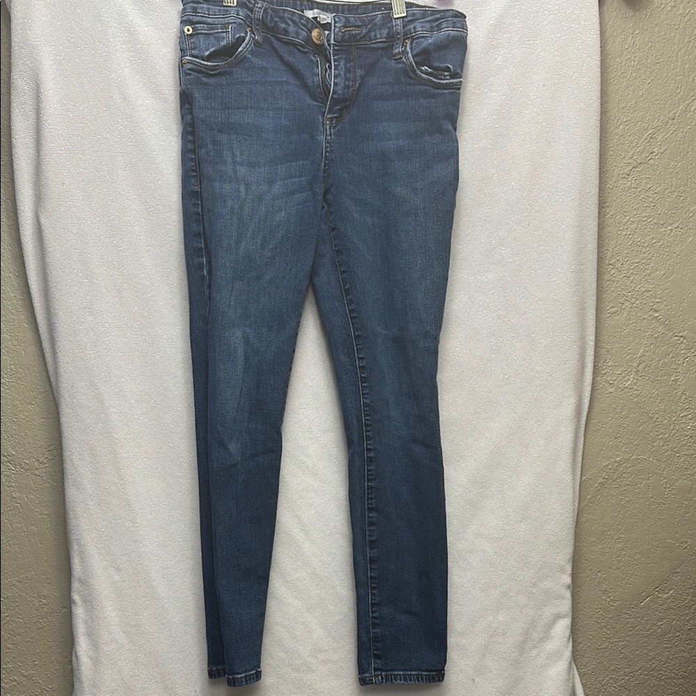 Blue Skinny Jeans with Tapered Legs